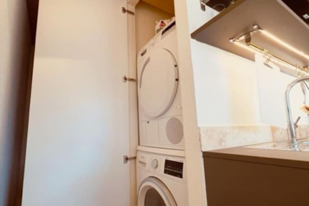 Chic Small New Apartment Up To 4 People, Pets Allowed Ланс Экстерьер фото