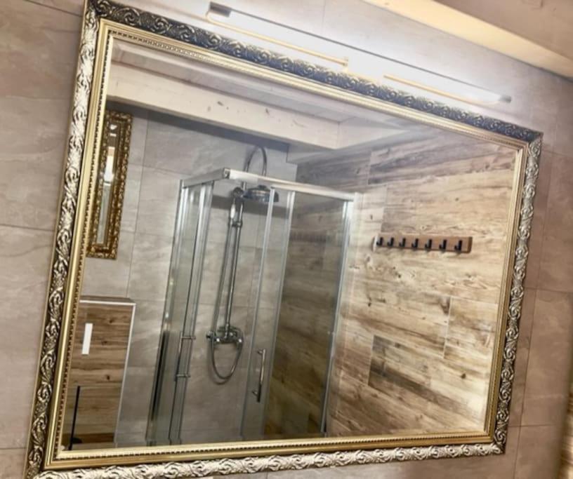 Chic Small New Apartment Up To 4 People, Pets Allowed Ланс Экстерьер фото