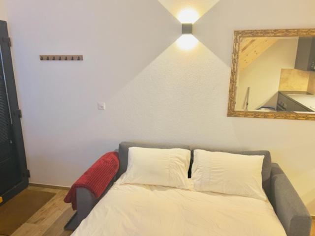 Chic Small New Apartment Up To 4 People, Pets Allowed Ланс Экстерьер фото